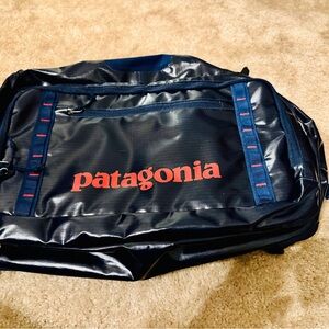 Patagonia Dark Blue Black Hole 40L duffle
